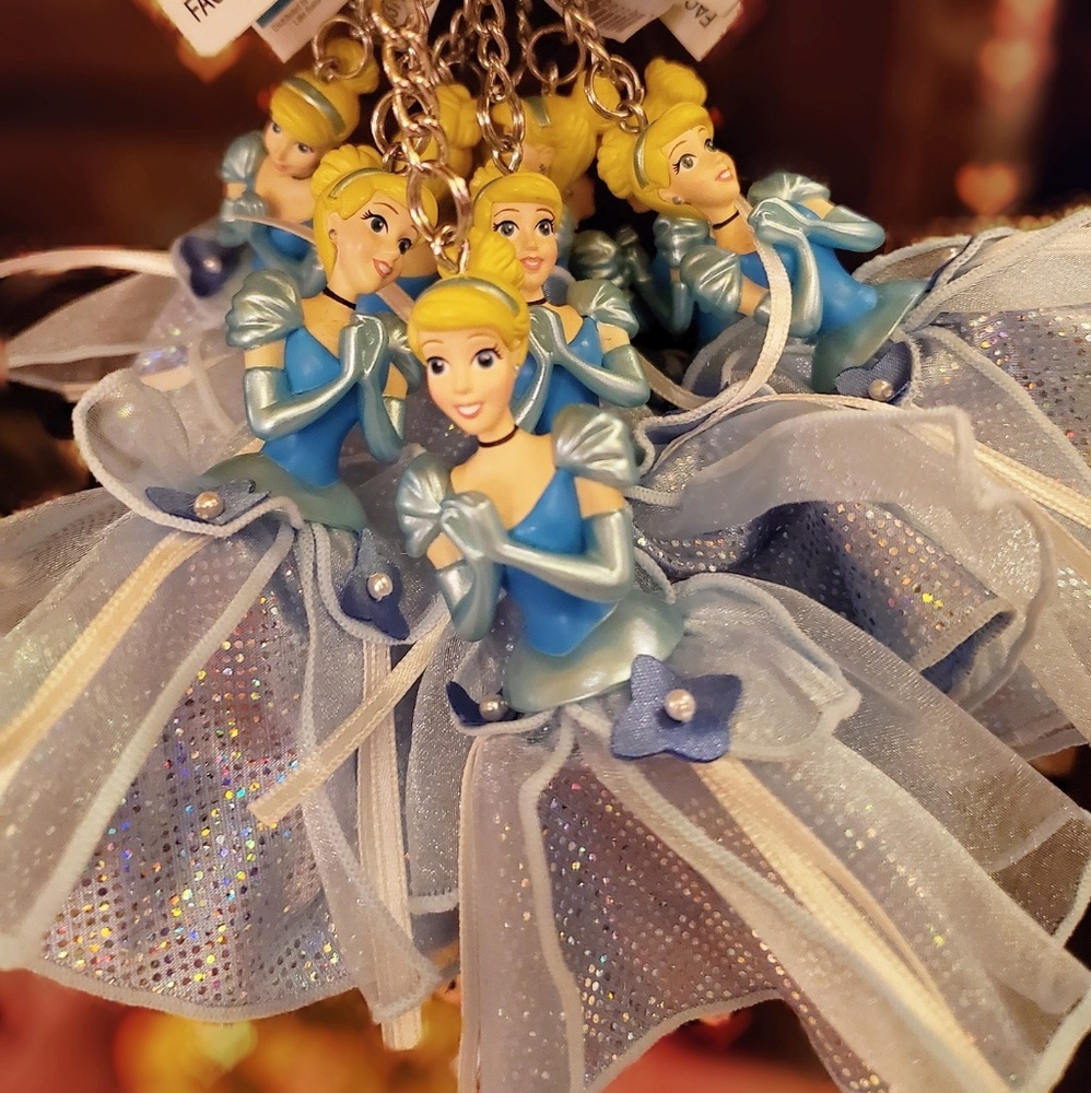 DISNEY PARKS CINDERELLA TULLE DRESS KEYCHAIN - Picture 2 of 4